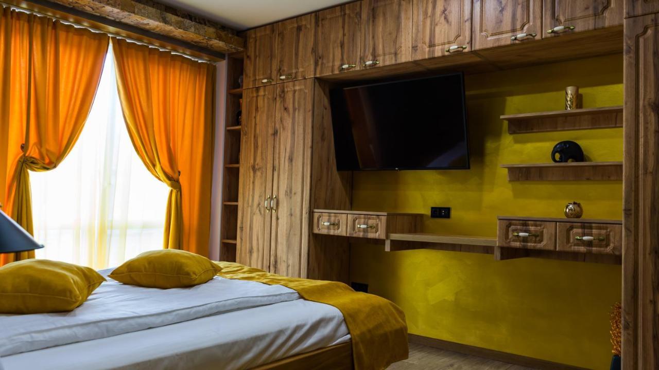 Cyborg Flat Petrosani Apartment Ngoại thất bức ảnh