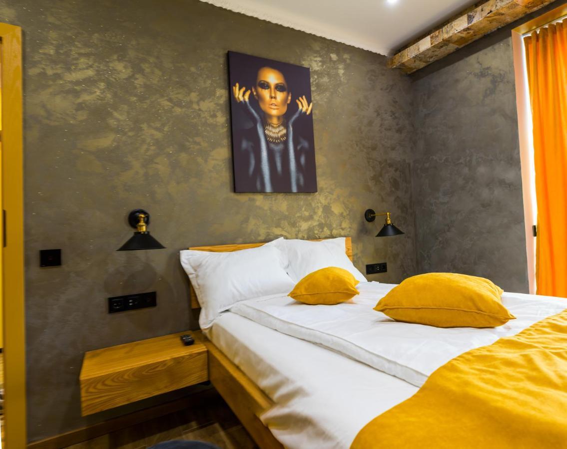 Cyborg Flat Petrosani Apartment Ngoại thất bức ảnh