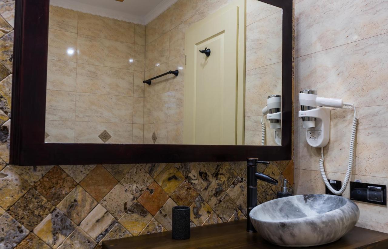 Cyborg Flat Petrosani Apartment Ngoại thất bức ảnh